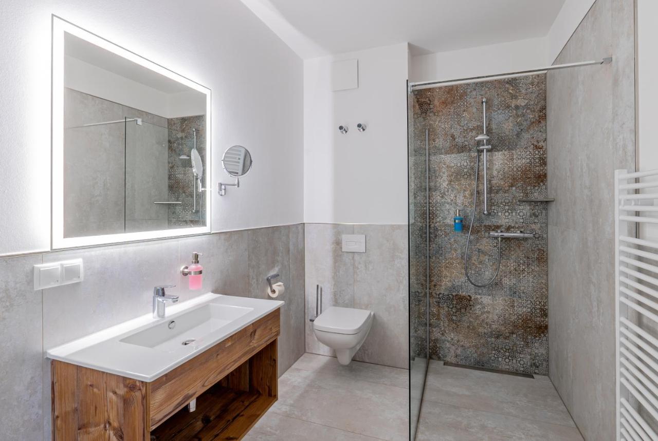 - Apartmenthaus Mit